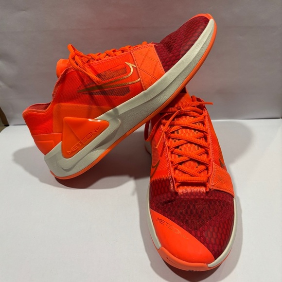 Shoes - Women’s size8 Nike cross trainer
